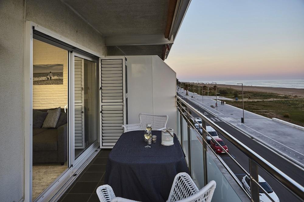 Casa Petit Bateau Be My Guest Castelldefels Apartment ภายนอก รูปภาพ